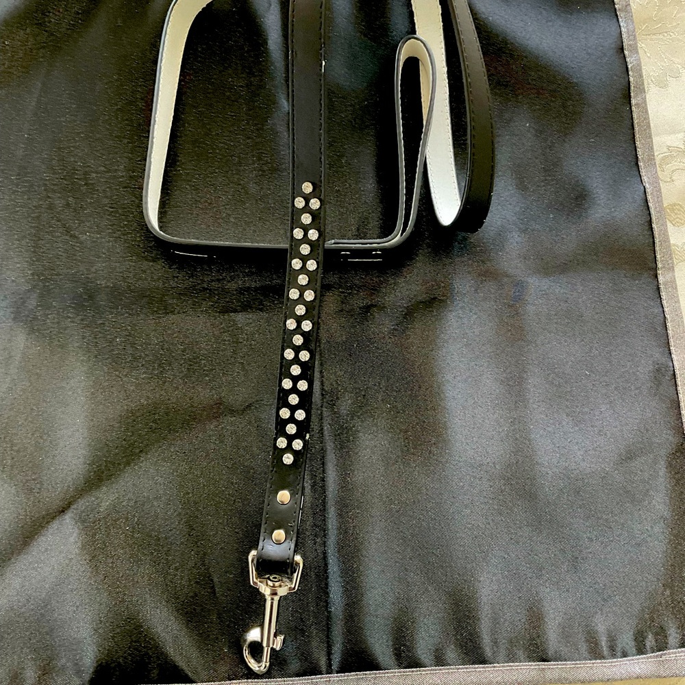 Rhinestone Leash black and white